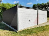 Dvougaráž z trapézového plechu grafit 6m x 6m bílé brány