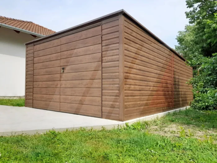 Garáž z trapézového plechu v dekoru dřeva ořech 4m x 6m