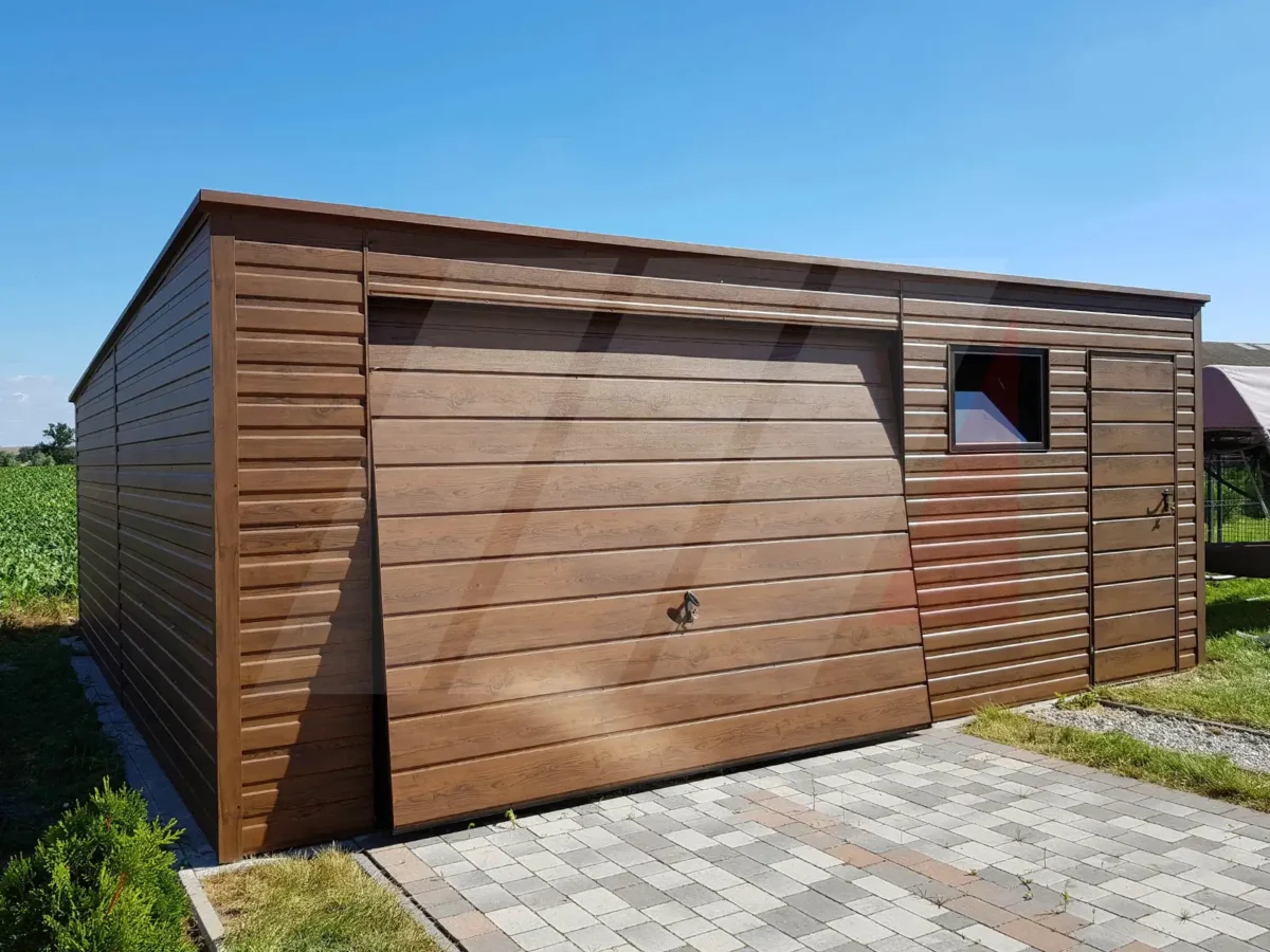 Garáž z trapézového plechu 6m x 6m s výklopnou bránou a dveřmi