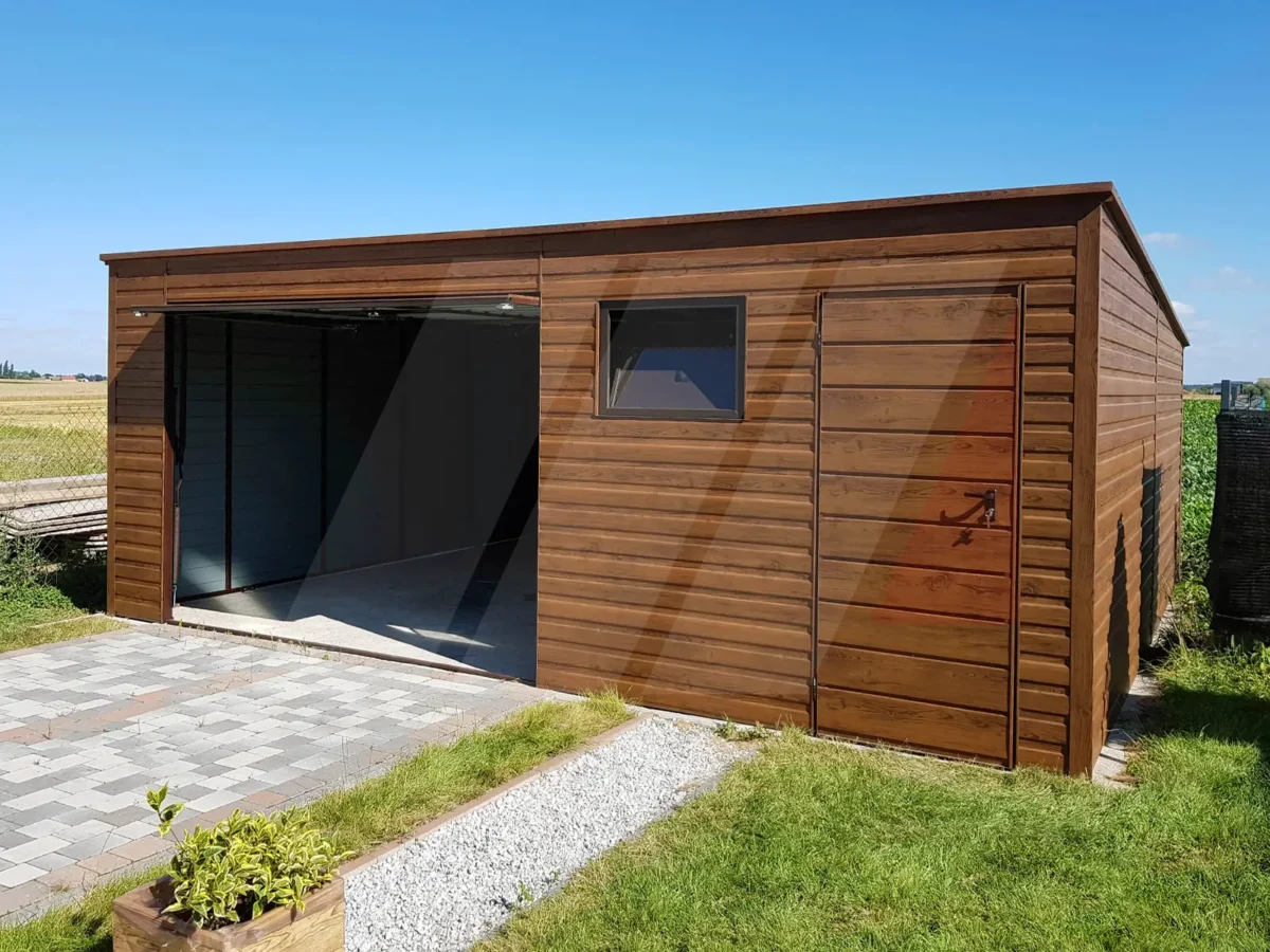 Garáž z trapézového plechu 6m x 6m s výklopnou bránou a dveřmi