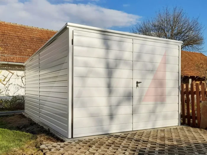 Garaż blaszany biały spad do tyłu 3m x 5m brama dwuskrzydłowa - Obrázek 1
