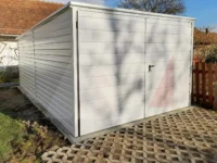 Garaż blaszany biały spad do tyłu 3m x 5m brama dwuskrzydłowa - Obrázek 3