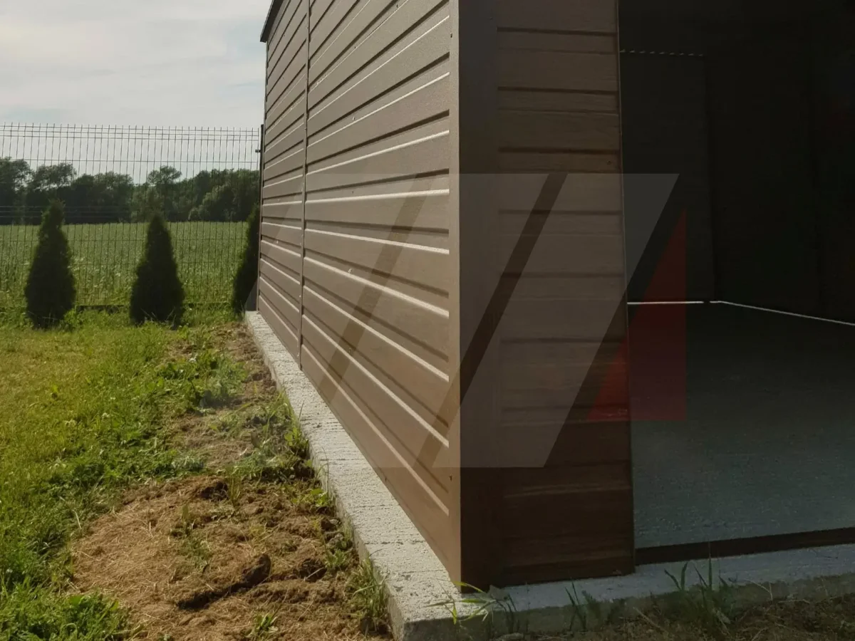 Plechová garáž ořech spád střechy dozadu 3.5m x 5m