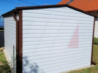 Zahradní domek bílý se sedlovou střechou 3m x 4m hnědé dveře