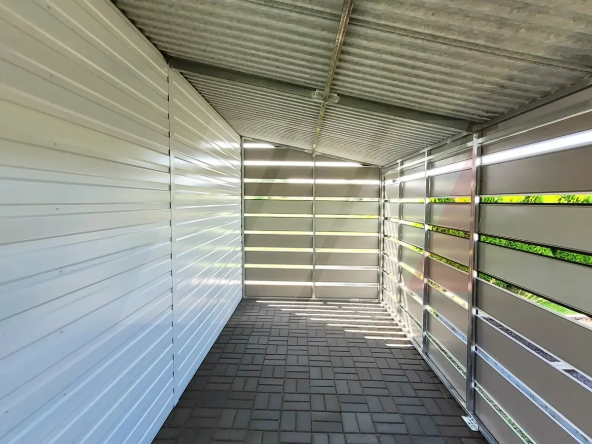 Plechová garáž 9m x 6m s technickou místností 2m x 6m