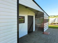 Plechová garáž 9m x 6m s technickou místností 2m x 6m