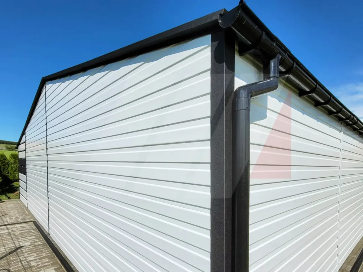 Plechová garáž 9m x 6m s technickou místností 2m x 6m