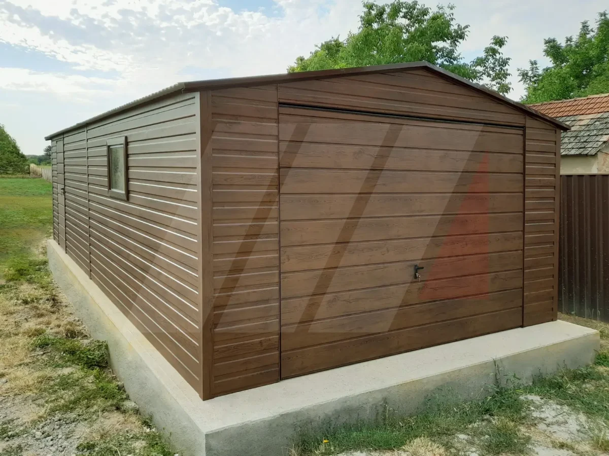 Plechová garáž se sedlovou střechou 4m x 7m výklopná brána