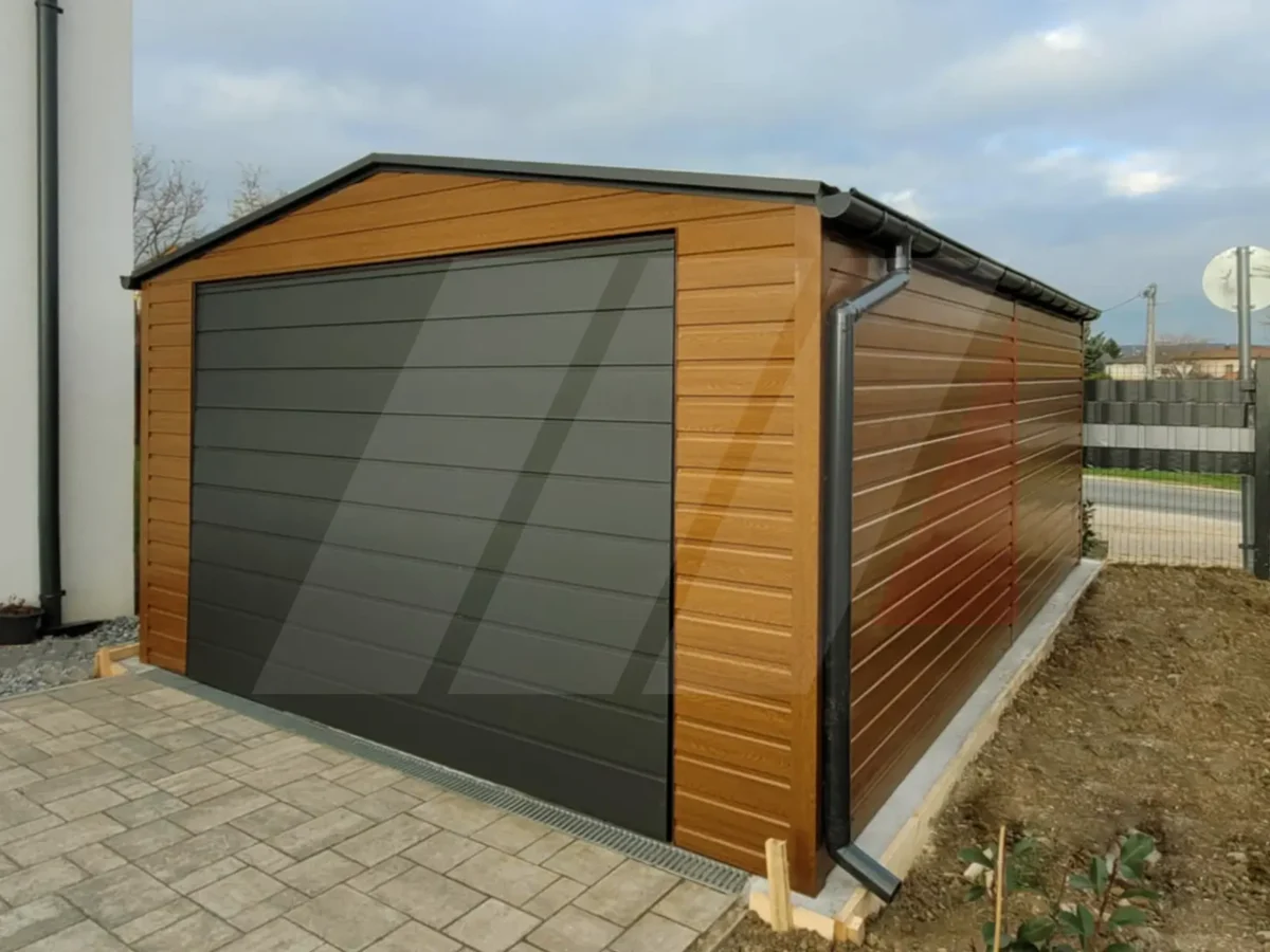 Plechová garáž se sedlovou střechou zlatý dub 4m x 6m