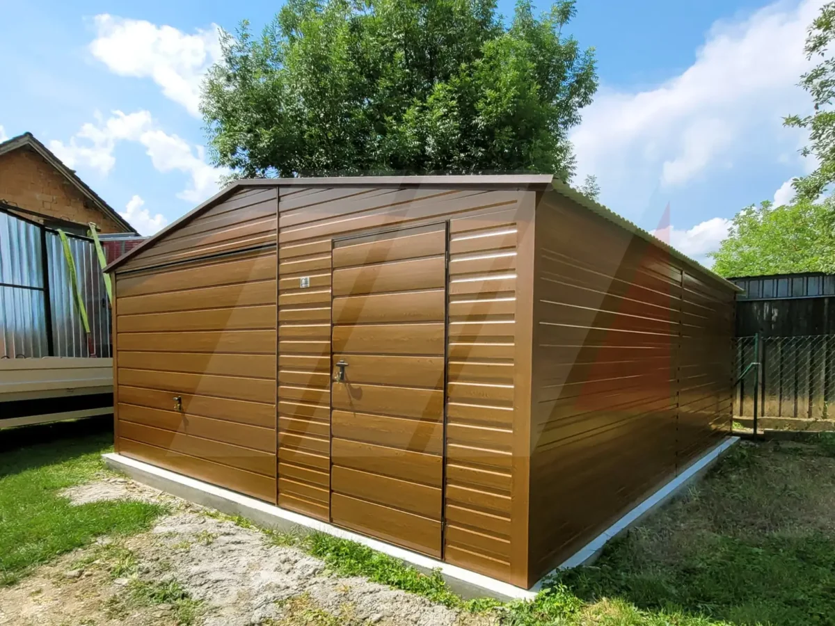 Plechová garáž se sedlovou střechou zlatý dub 5m x 6m