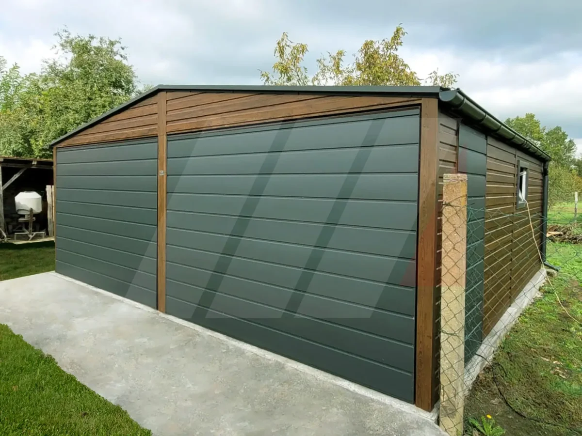 Dvojgaráž z plechu ořechová 6m x 6m grafitové brány