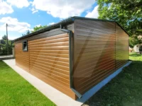 Dvojgaráž z plechu zlatý dub 6m × 6m grafitové brány