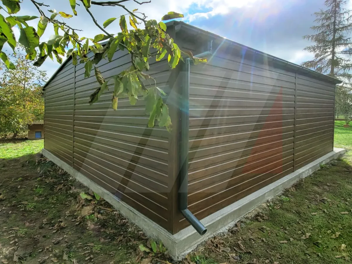 Dvojgaráž z plechu ořechová 6m x 6m grafitové brány