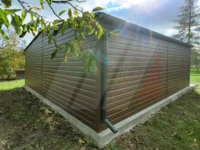 Dvojgaráž z plechu ořechová 6m x 6m grafitové brány