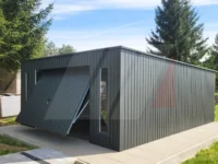 Plechová garáž s vertikálními okny 5m x 6m, výklopná vrata