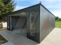 Plechová garáž s vertikálními okny 5m x 6m, výklopná vrata