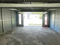 Plechová garáž s vertikálními okny 5m x 6m, výklopná vrata