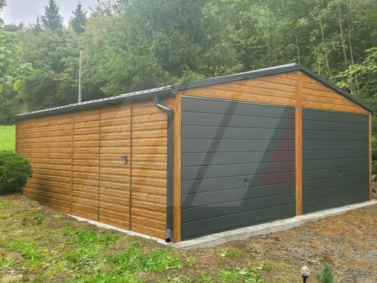 Dvojitá plechová garáž 6m x 6m sedlová střecha multigloss