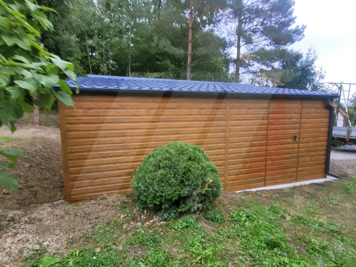 Dvojitá plechová garáž 6m x 6m sedlová střecha multigloss