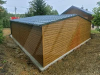 Dvojitá plechová garáž 6m x 6m sedlová střecha multigloss