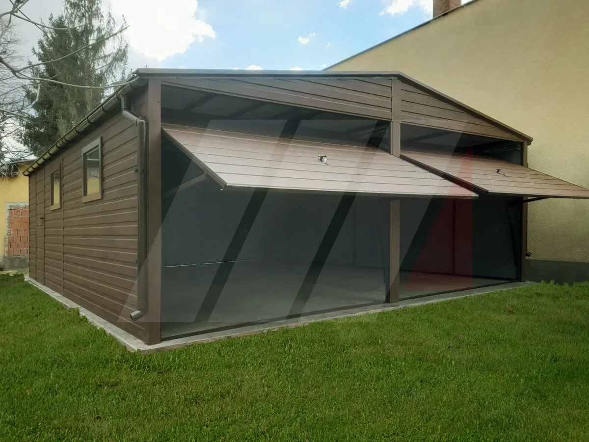 Dvojitá plechová garáž ořechová 6m x 6m sedlová střecha