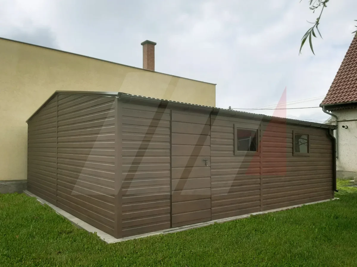 Dvojitá plechová garáž ořechová 6m x 6m sedlová střecha