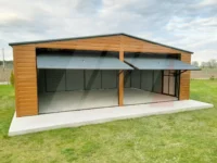 Dvojitá plechová garáž zlatý dub 7m x 6m antracitové brány