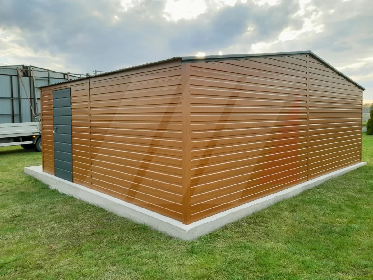 Dvojitá plechová garáž zlatý dub 7m x 6m antracitové brány