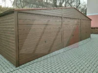 Třímístná plechová garáž ořechová 9m x 6m výklopné brány